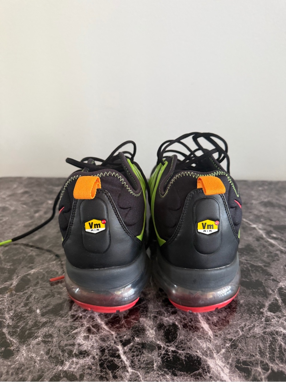 Nike Men's vapor max Black Athletic Sneakers with Neon Green Details - Picture 6 of 9